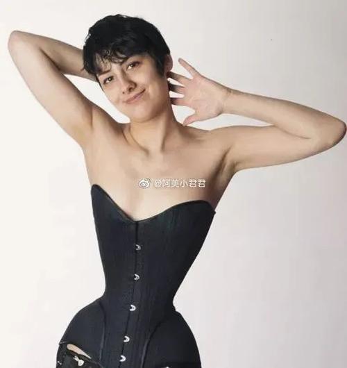 男子被迫穿束腰女装的小说