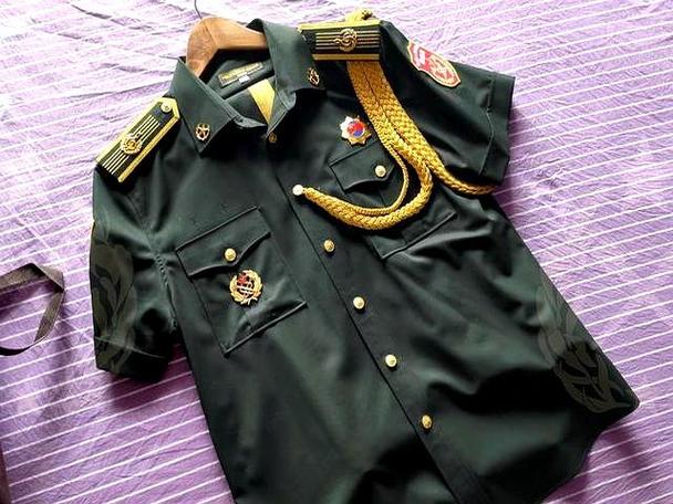 中国人民解放军礼服缩略图