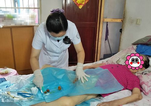 孕妇挺着大肚子使劲抽后肚子疼