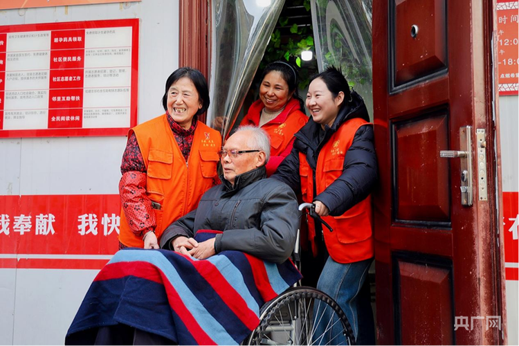 附近中老年相亲群游戏截图
