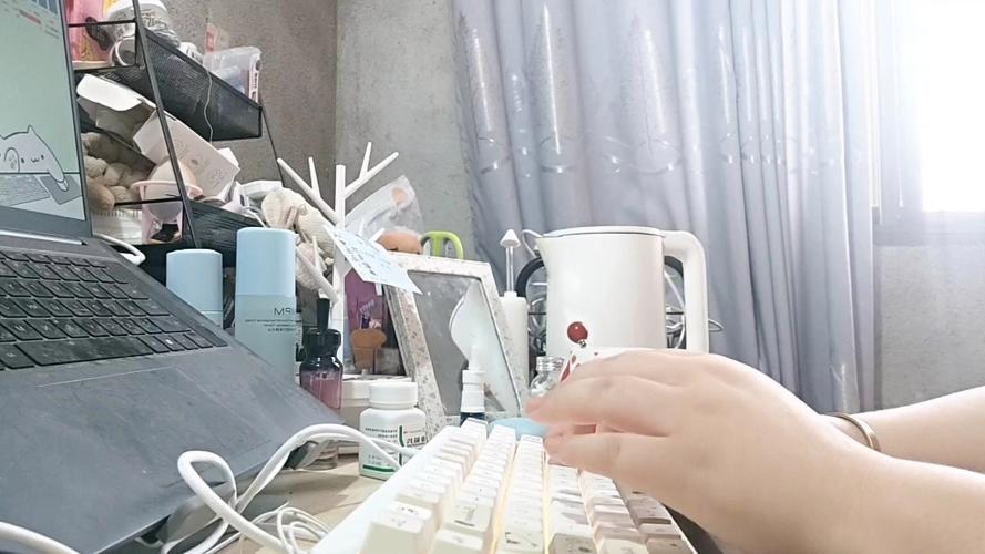 小黑屋码字缩略图
