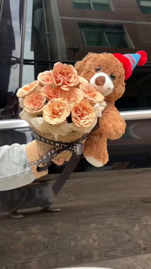 小熊抱抱桶花束包装教程缩略图