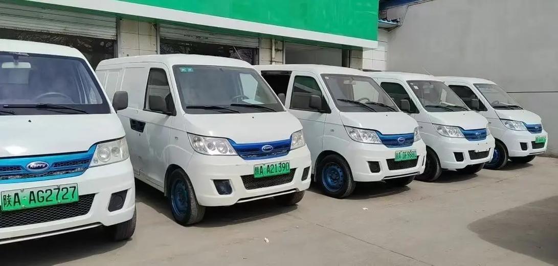 厢式货车面包车缩略图