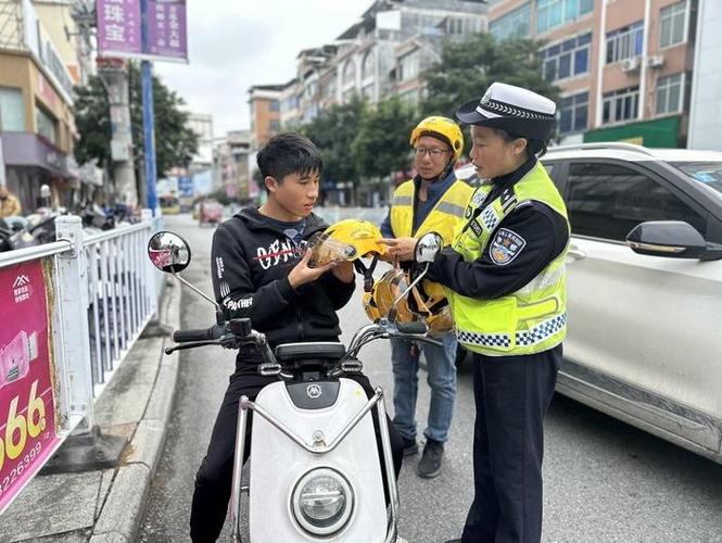 松果电动车怎么骑行