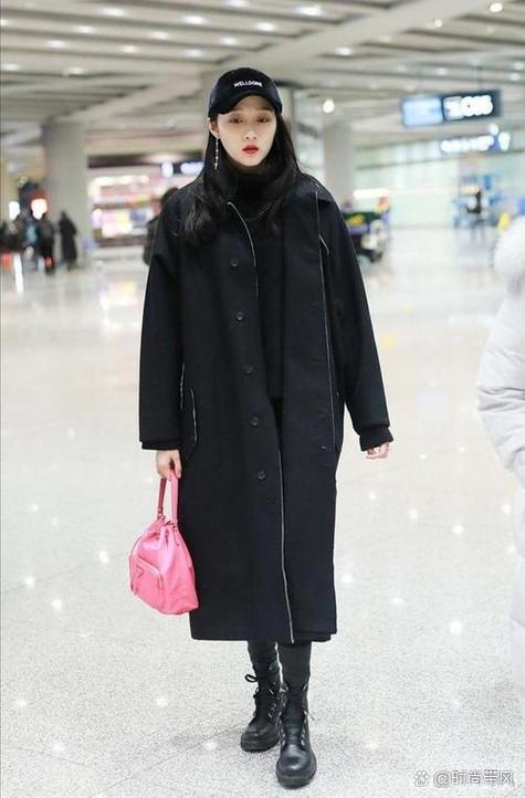 黑色最佳颜色搭配图羽绒服