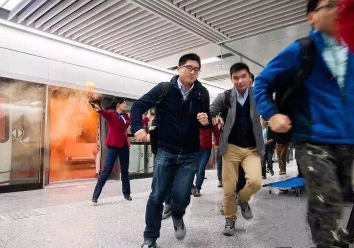 白开水挂地铁逃生游戏截图