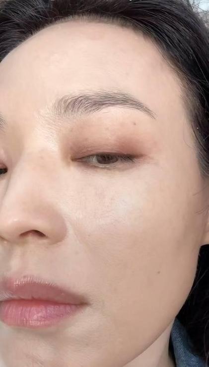 后摄像头照相脸歪缩略图