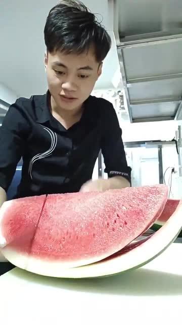 一个大西瓜一刀切两半游戏截图