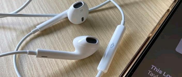 苹果耳机送充电线吗