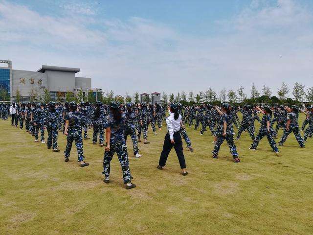 女生捉捕学院