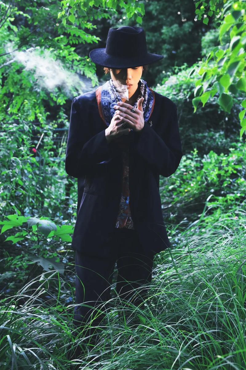 戴黑帽的男人 含义缩略图