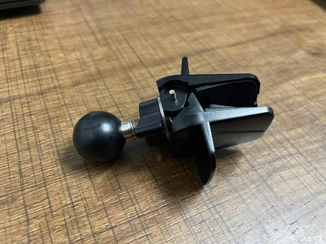 手机支架的夹子夹坏手机游戏截图