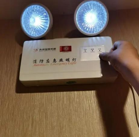 监控摄像头灯一直亮缩略图