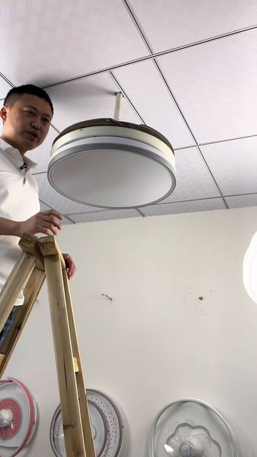 风扇灯的扇叶怎么拆下来图标
