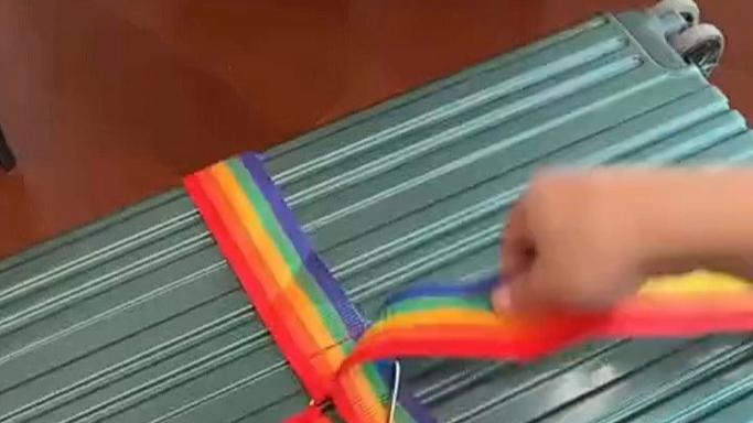 一根绳子十字打包方法
