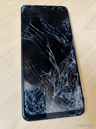 xr摄像头玻璃碎了缩略图