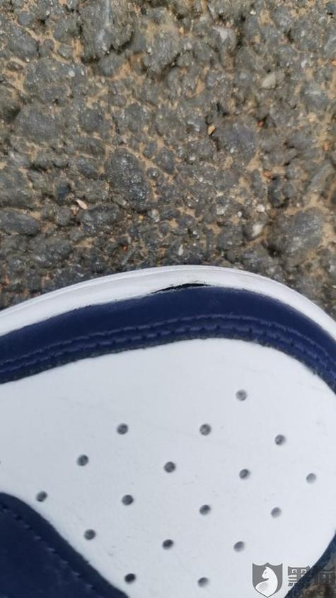 鞋底粘了胶怎么去除截图
