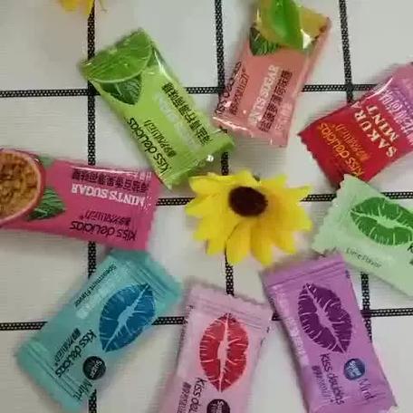 如何把棒棒糖藏在衣服里截图