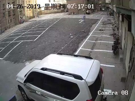 地下车库摄像头可以拍到车内吗缩略图