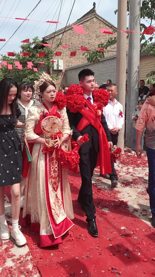 结婚披红是谁给谁披红游戏截图