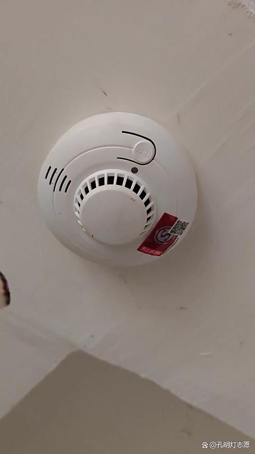 烟雾报警器会有红灯闪吗缩略图