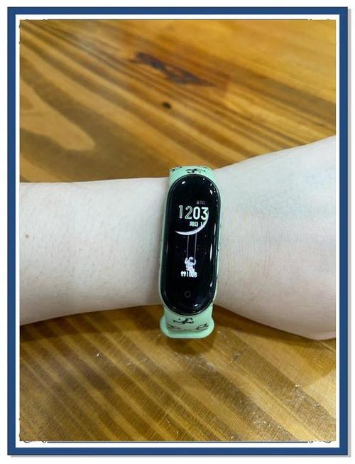 小米手环5表带怎么取下来