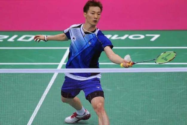羽毛球拍拉线25磅什么意思