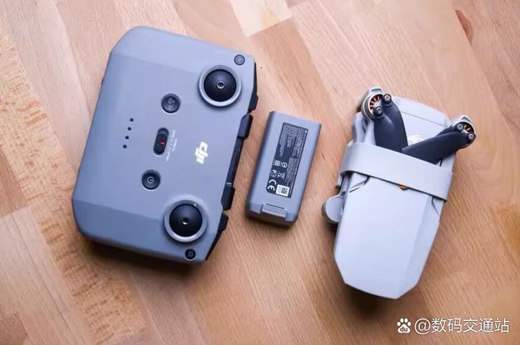 大疆一代黑控和白控区别缩略图