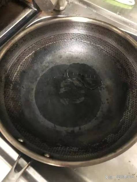 炒菜锅烧焦了还能用吗缩略图