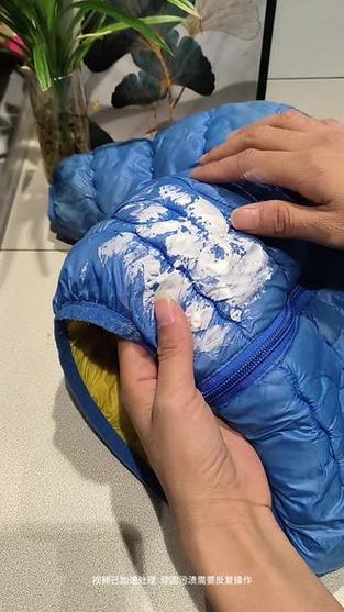 玻璃胶粘衣服最简单去除缩略图