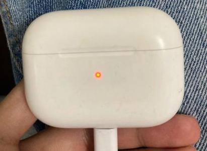 苹果耳机盒充不进电截图