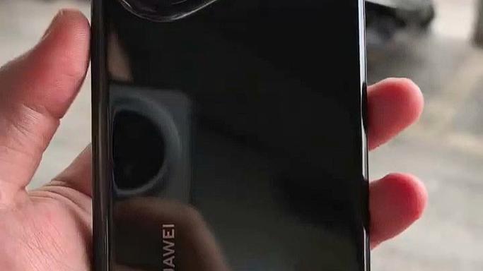 华为手机屏幕底色变黑色