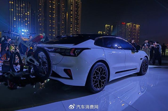 极氪001报价及图片