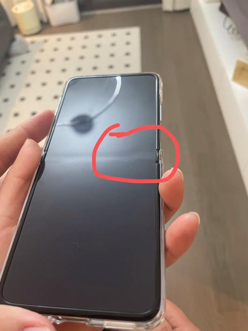 折叠屏手机折痕对比游戏截图