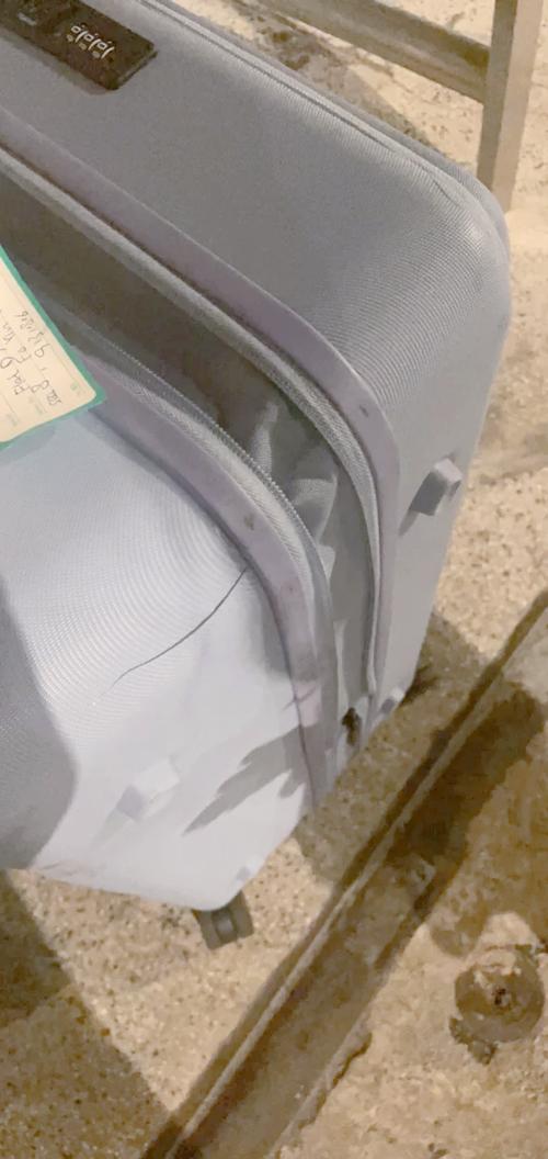 行李箱链接处裂了游戏截图