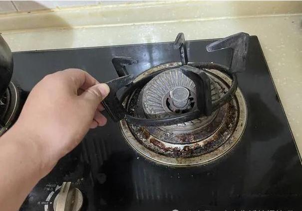 天然气充气后燃气灶打不燃