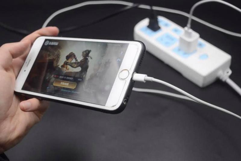 iphone一边玩一边充电图标
