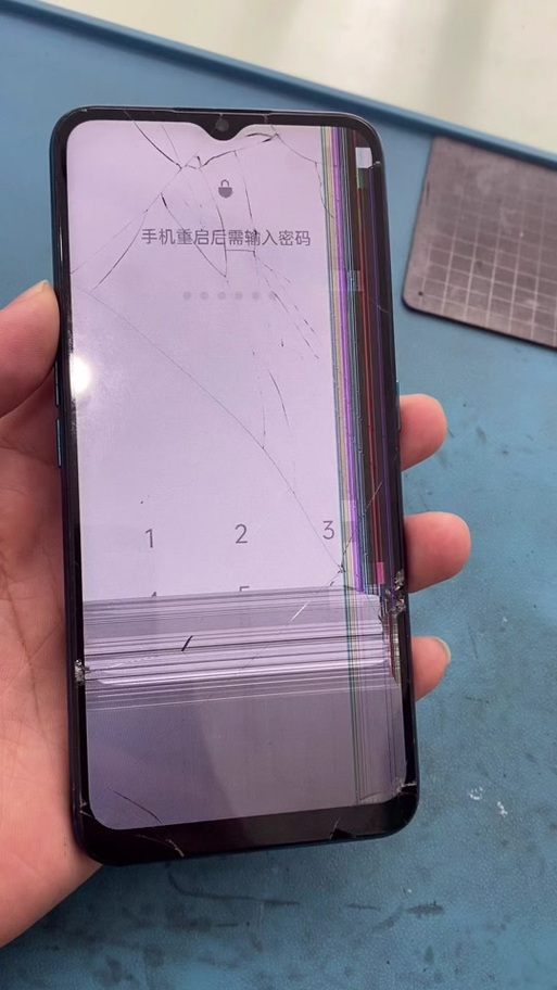 屏幕花了条纹形状是内屏坏了吗游戏截图