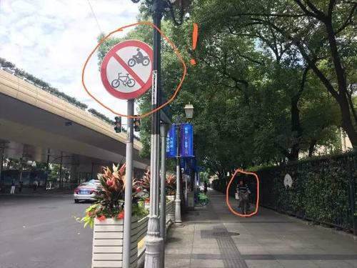 人行道骑行违反哪一条图标