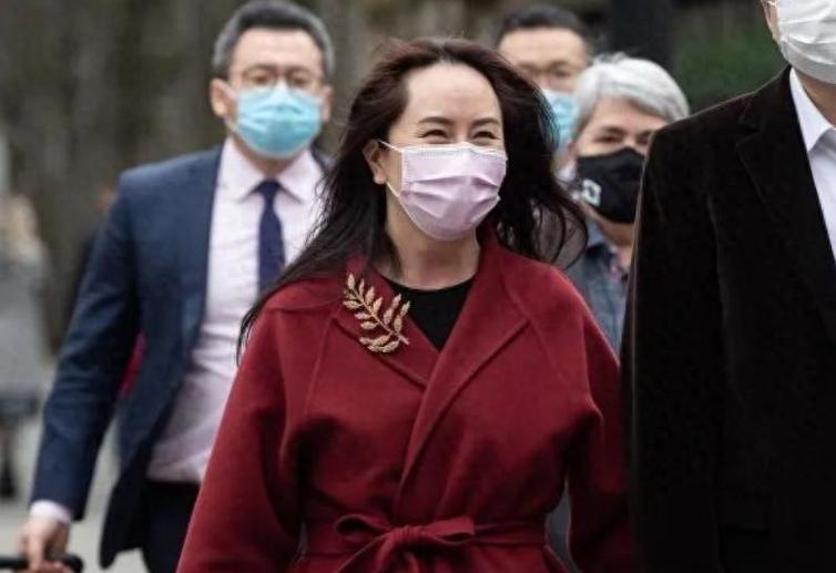 孟晚舟穿的大衣图片
