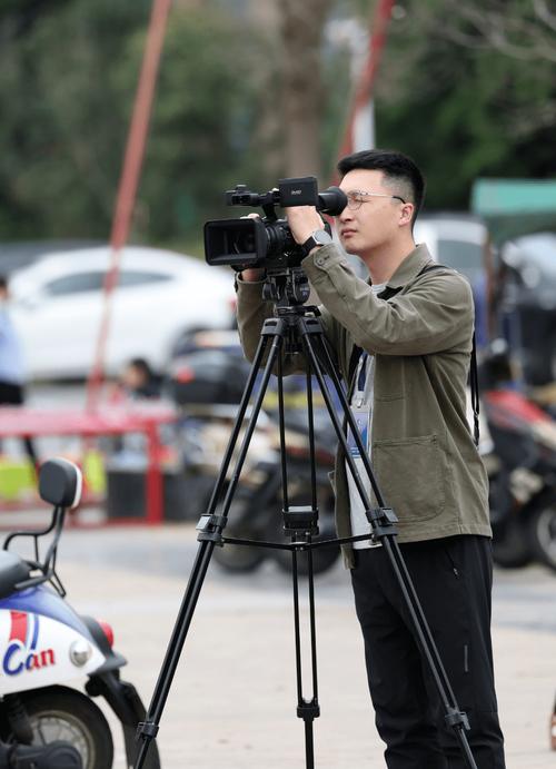 路边圆圆的摄像头是拍什么的缩略图