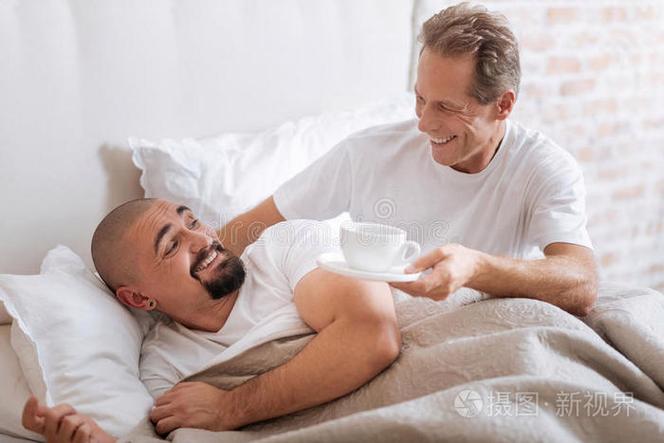 男朋友腿疼我该吿诉她妈妈吗