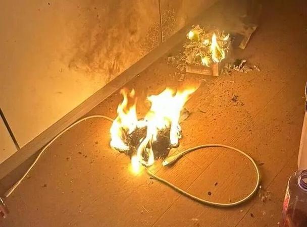 充电宝没拔会不会爆炸缩略图
