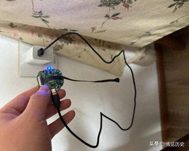 摄像头后面的小孔是什么游戏截图