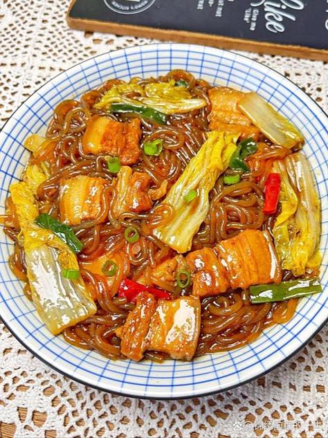 家常白菜炖粉条截图