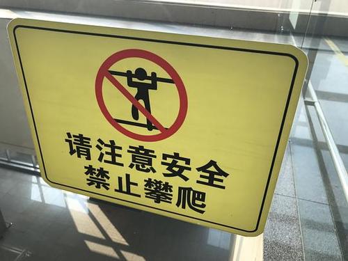 相册右下角有个圆圈一个叹号