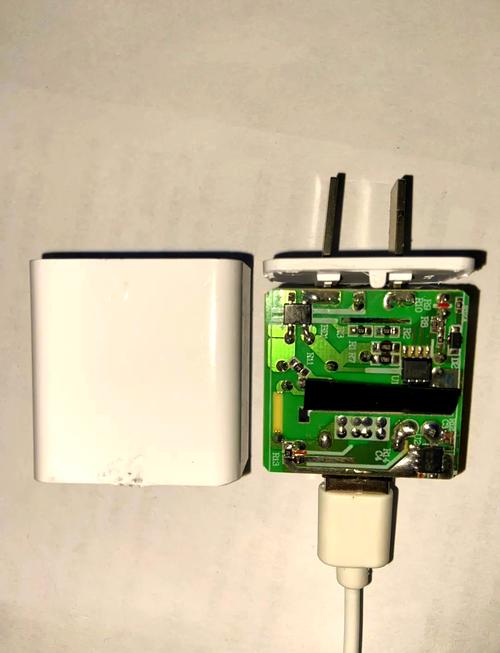 华为5V2A充电头拆解缩略图