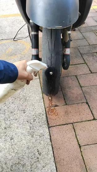 电动车前轮撞歪了修要多少钱图标