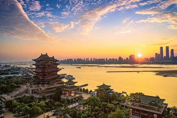 《滕王阁》全篇缩略图