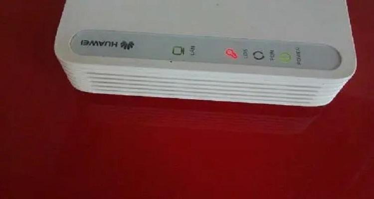 路由器上面光纤灯亮红色什么意思